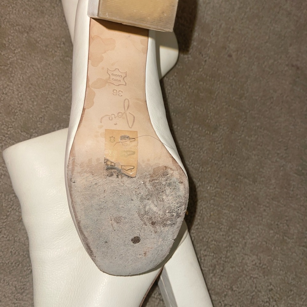 white booties! TRENDY WHITE BOOTS W A BACK ZIPPER.